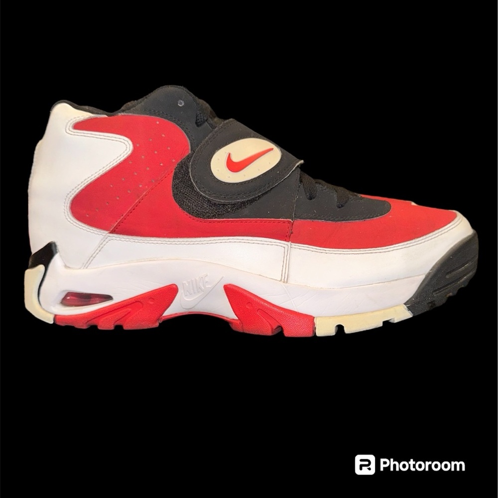 Nike Air Mission Men’s Sz 12 EUC White/Fire Red/Black
